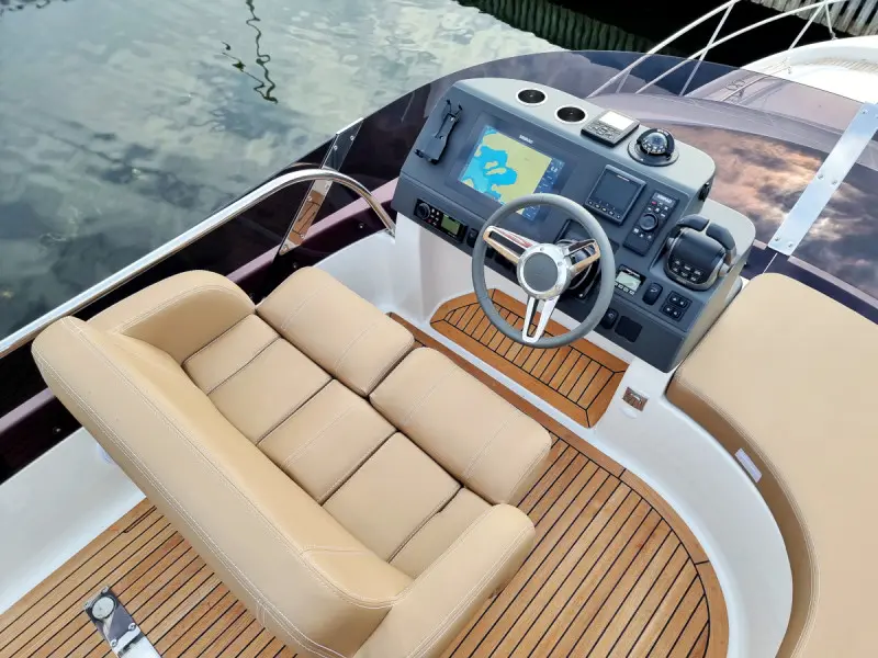 2022 Volvo Penta 405 flybridge