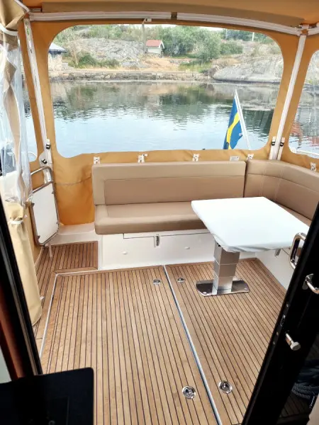 2022 Volvo Penta 405 flybridge