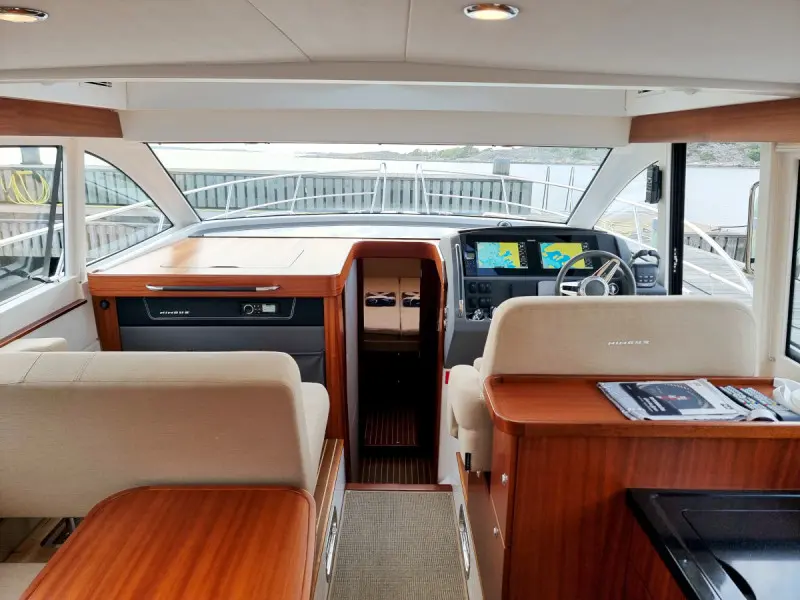 2022 Volvo Penta 405 flybridge