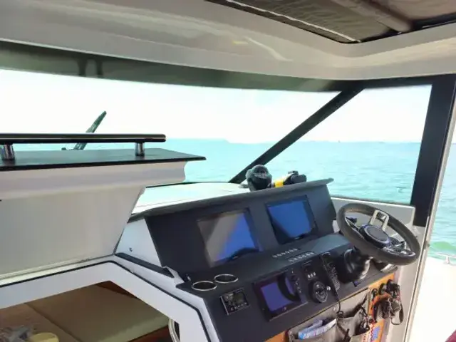 Axopar 37 Sport Cabin