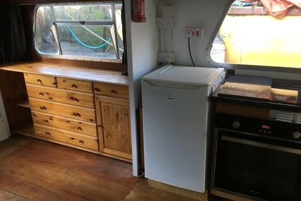 Houseboat On London Mooring Widebeam Bounty 37 Refurbished River Cruiser 37 x 12 Bounty 37