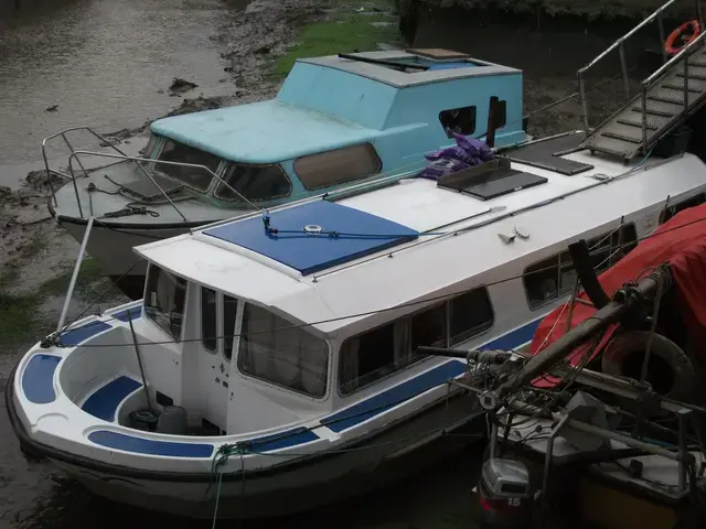 Houseboat On London Mooring Widebeam Bounty 37 Refurbished River Cruiser 37 x 12 Bounty 37