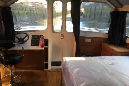 Houseboat On London Mooring Widebeam Bounty 37 Refurbished River Cruiser 37 x 12 Bounty 37