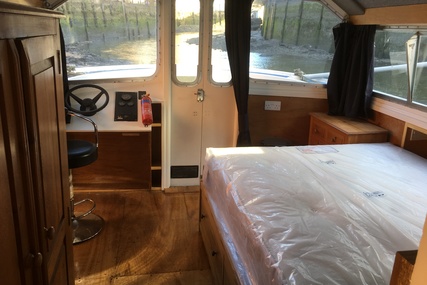 Houseboat On London Mooring Widebeam Bounty 37 Refurbished River Cruiser 37 x 12 Bounty 37