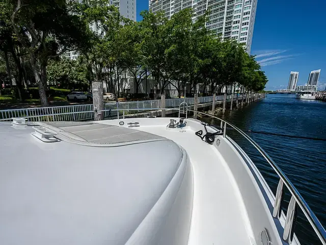 Lazzara Yachts 80 Skylounge M.Y.