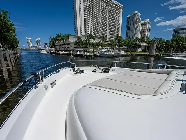 Lazzara Yachts 80 Skylounge M.Y.