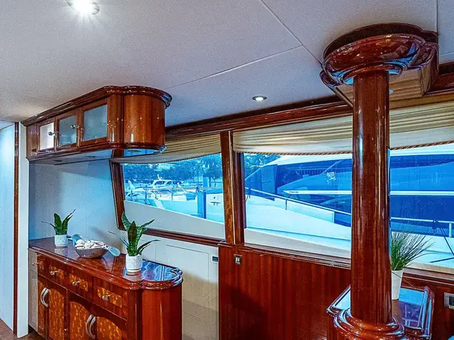 Lazzara Yachts 80 Skylounge M.Y.