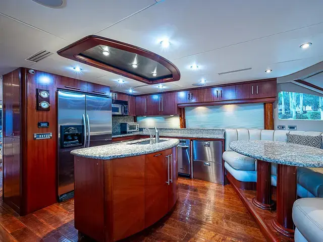 Lazzara Yachts 80 Skylounge M.Y.