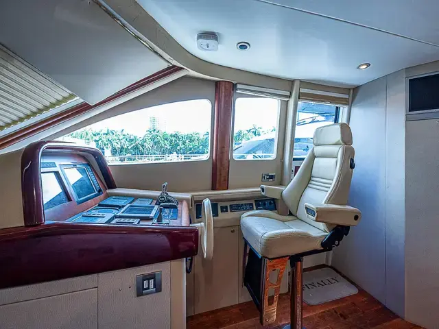 Lazzara Yachts 80 Skylounge M.Y.