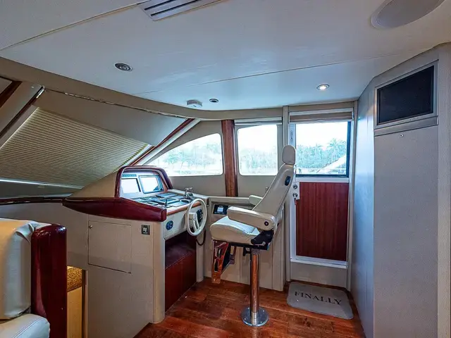 Lazzara Yachts 80 Skylounge M.Y.