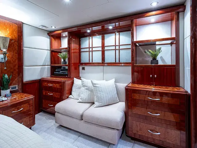 Lazzara Yachts 80 Skylounge M.Y.