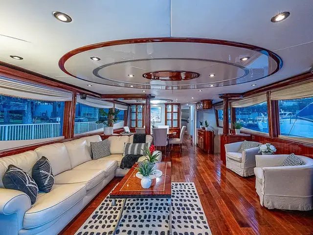 Lazzara Yachts 80 Skylounge M.Y.