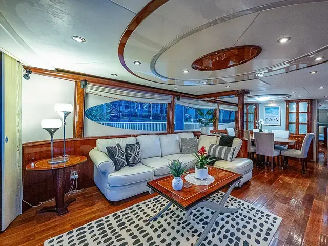 Lazzara Yachts 80 Skylounge M.Y.