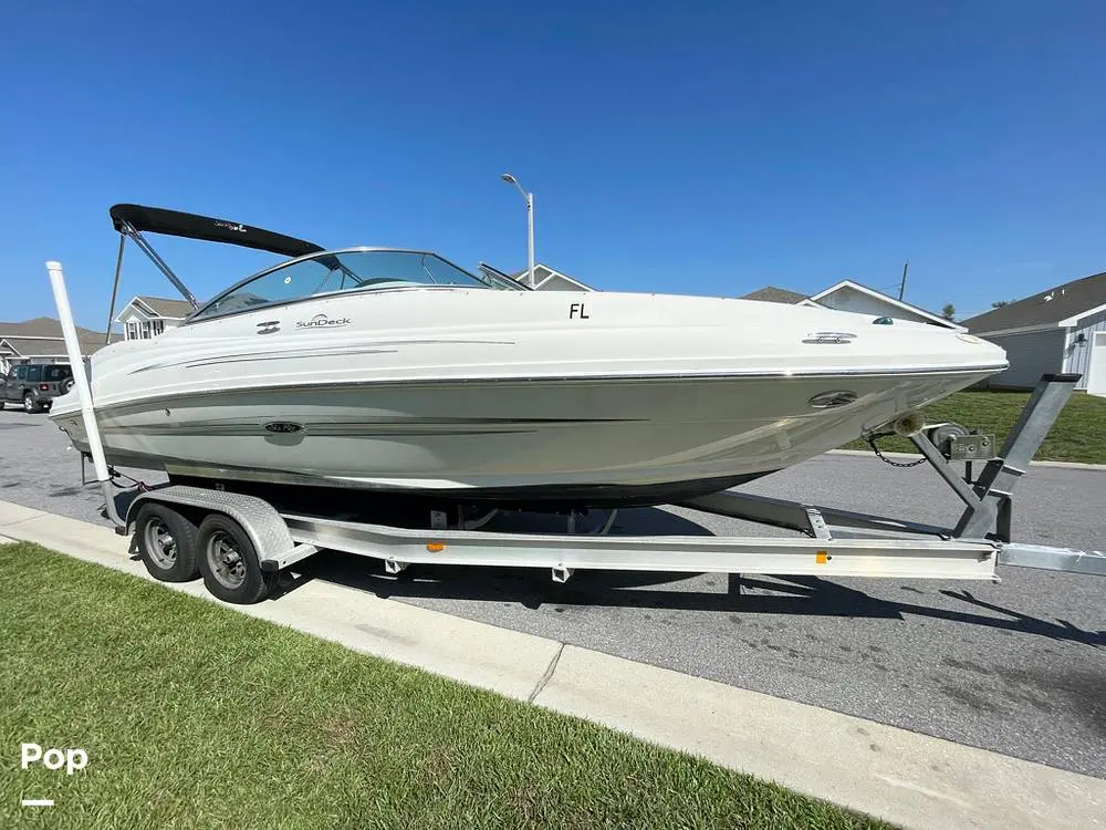 2008 Sea Ray 220 sundeck