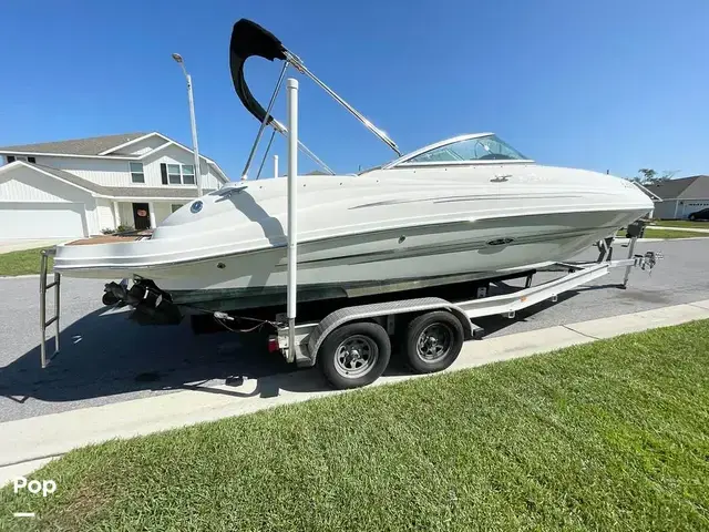 Sea Ray 220 Sundeck