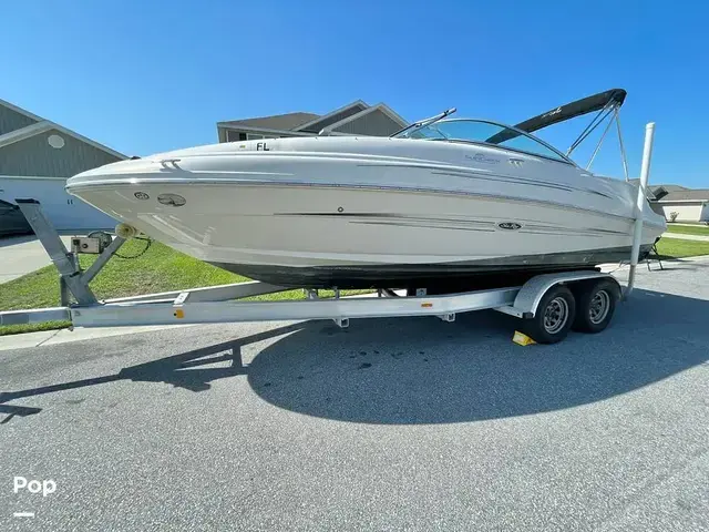 Sea Ray 220 Sundeck