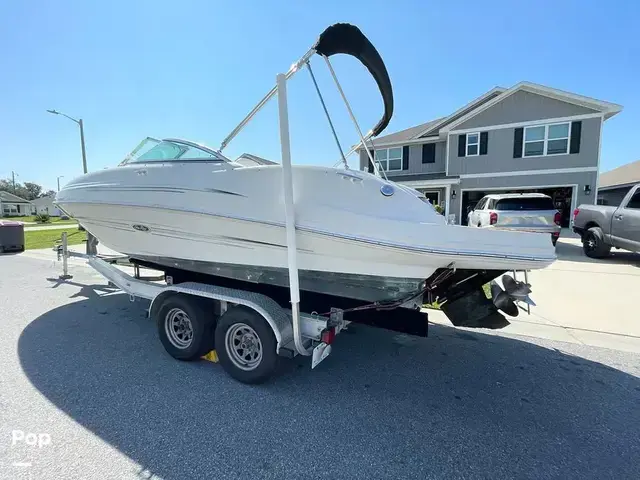 Sea Ray 220 Sundeck