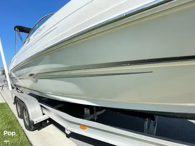 Sea Ray 220 Sundeck