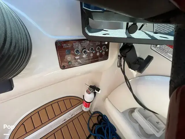 Sea Ray 220 Sundeck