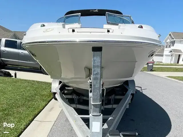 Sea Ray 220 Sundeck