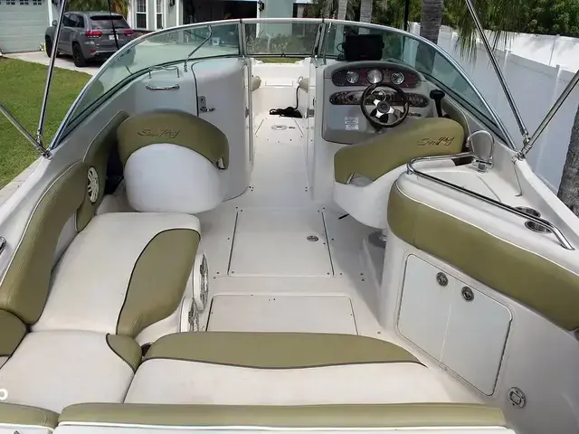 Sea Ray 240 Sundeck