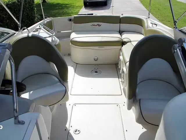 Sea Ray 240 Sundeck