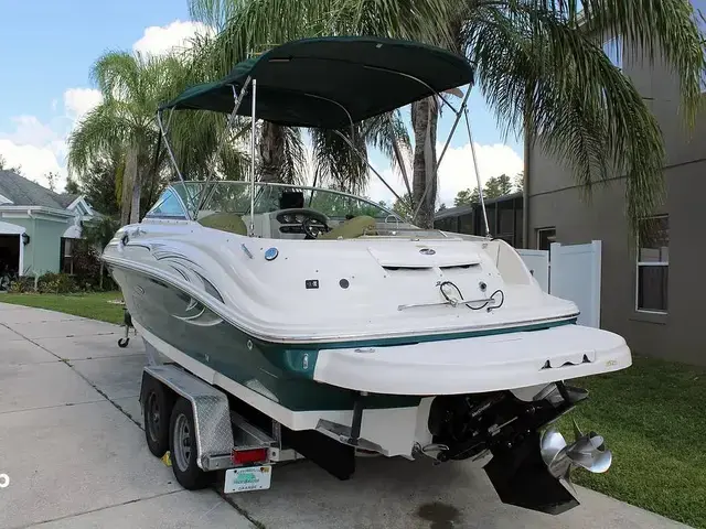 Sea Ray 240 Sundeck