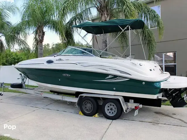 Sea Ray 240 Sundeck