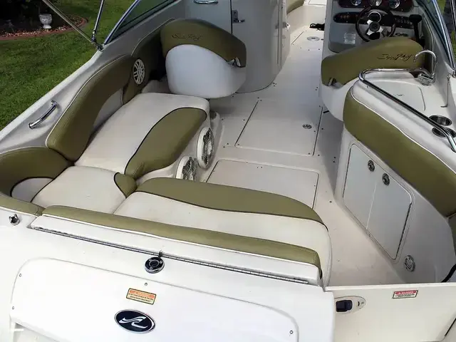 Sea Ray 240 Sundeck