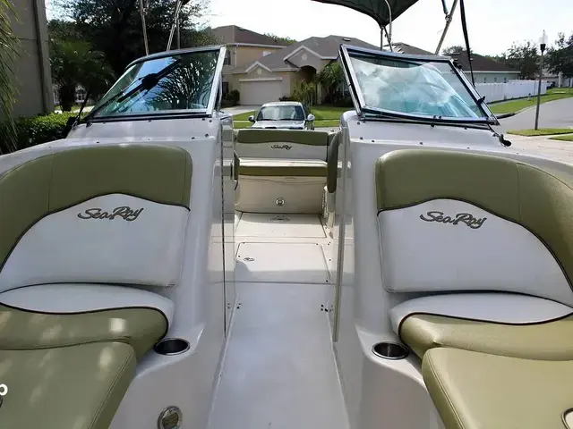 Sea Ray 240 Sundeck