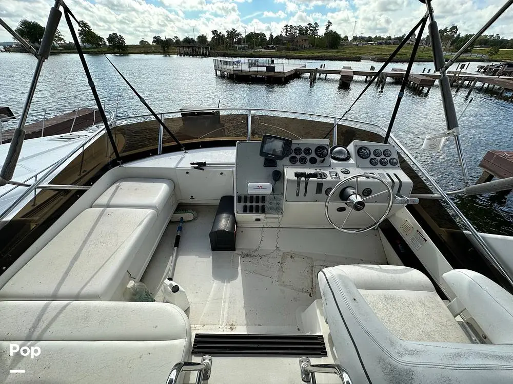 1996 Carver 325 aft cabin