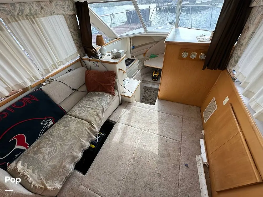 1996 Carver 325 aft cabin