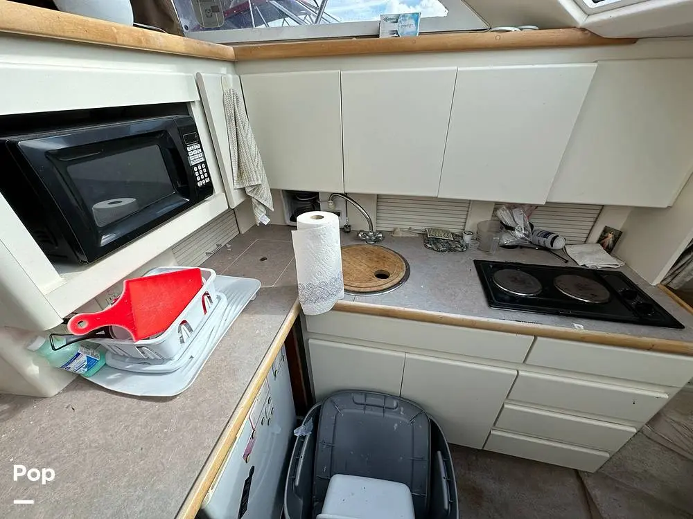 1996 Carver 325 aft cabin