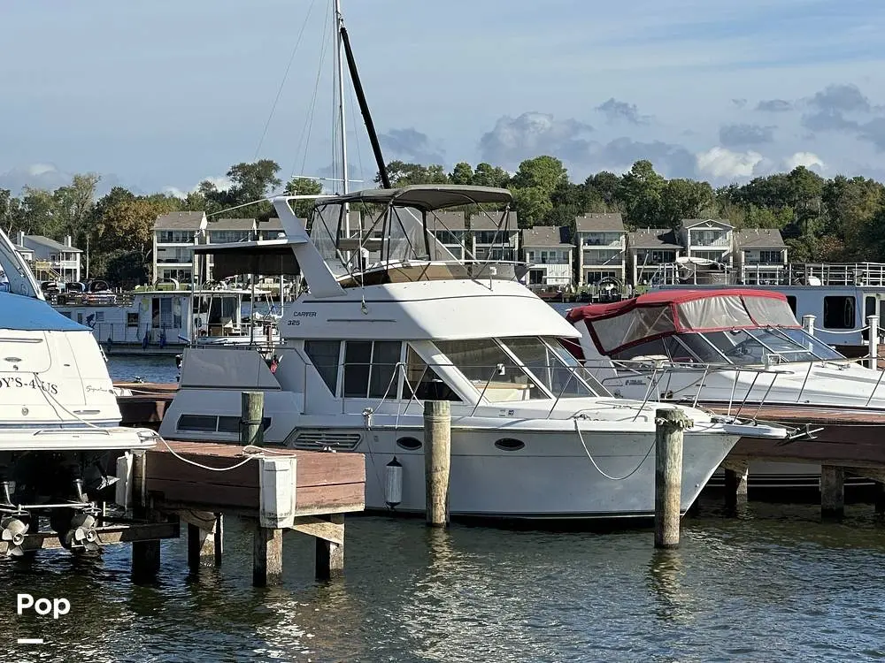 1996 Carver 325 aft cabin