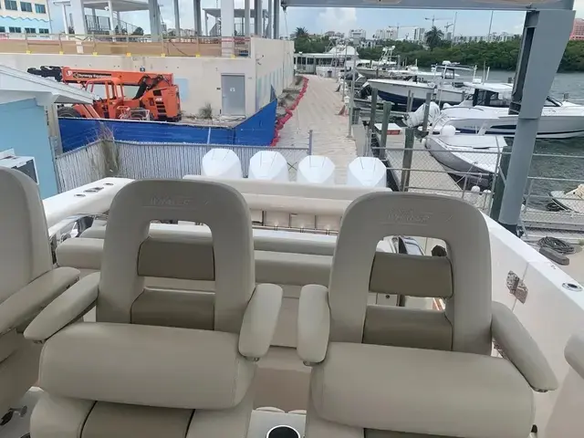 Boston Whaler 420 Outrage