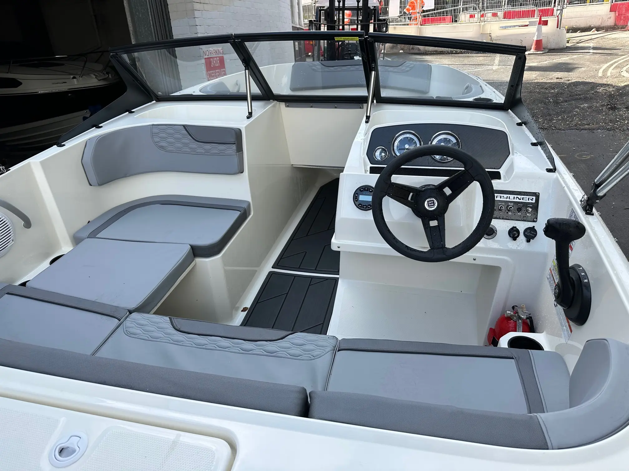 2023 Bayliner element m17