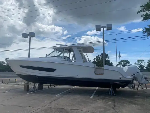 Boston Whaler 420 Outrage