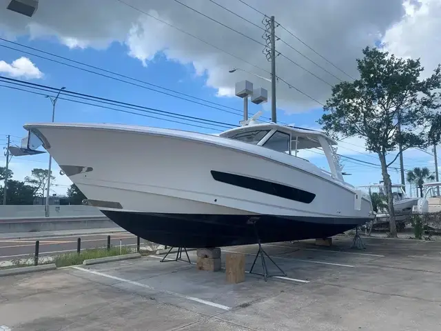 Boston Whaler 420 Outrage