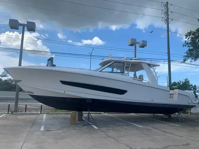 Boston Whaler 420 Outrage