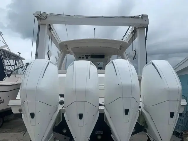 Boston Whaler 420 Outrage