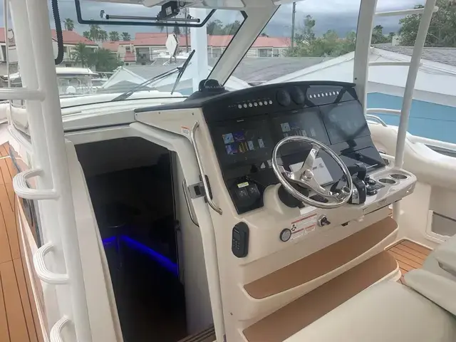 Boston Whaler 420 Outrage