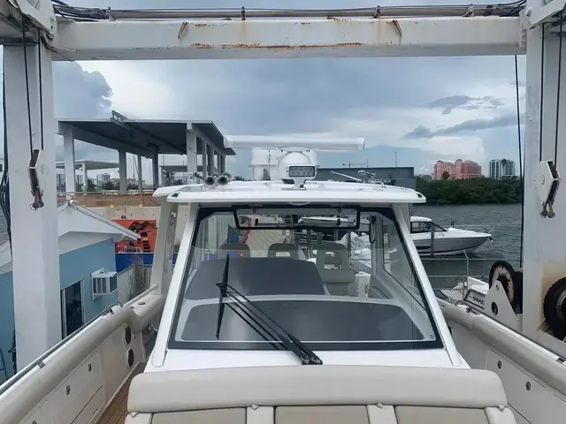 Boston Whaler 420 Outrage