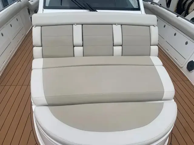 Boston Whaler 420 Outrage