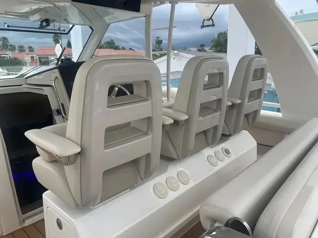 Boston Whaler 420 Outrage