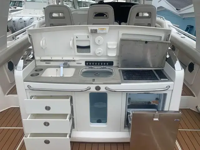 Boston Whaler 420 Outrage