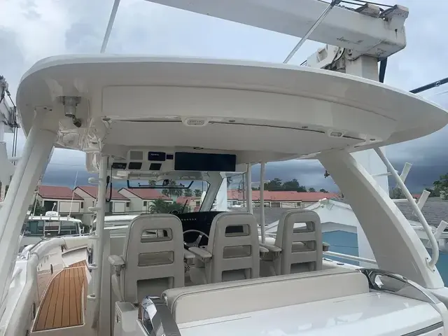 Boston Whaler 420 Outrage