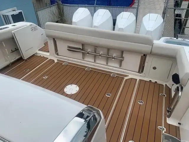 Boston Whaler 420 Outrage