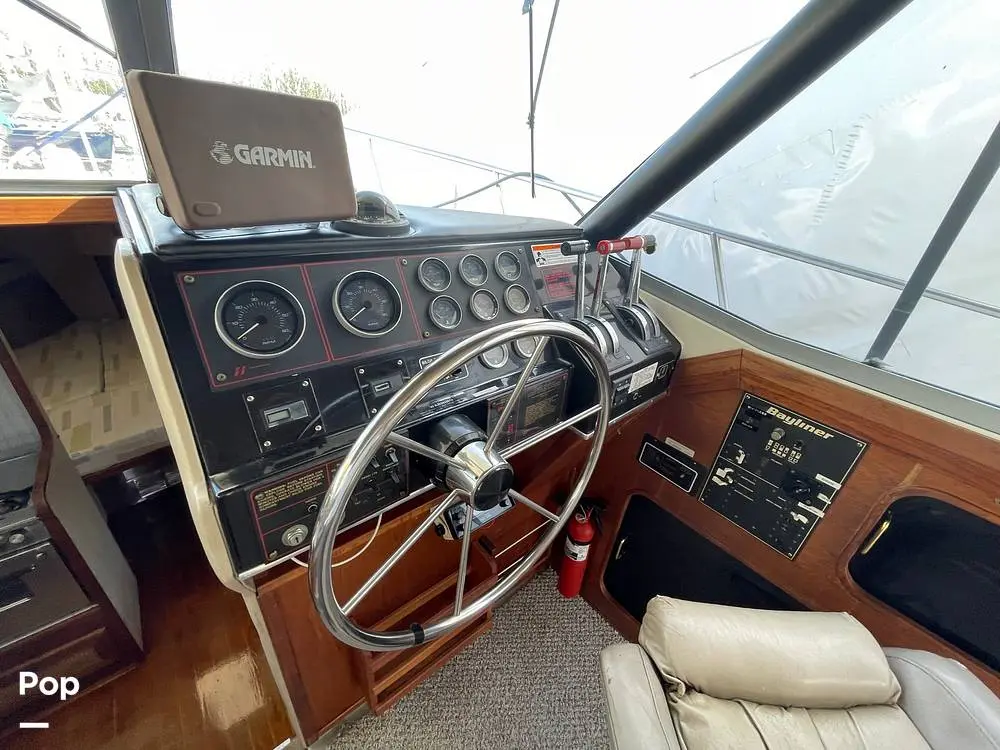 1984 Bayliner 3270 motor yacht