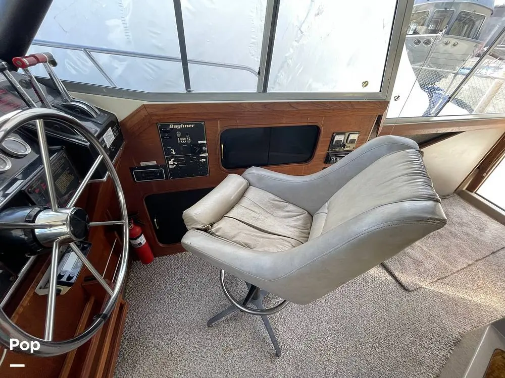 1984 Bayliner 3270 motor yacht