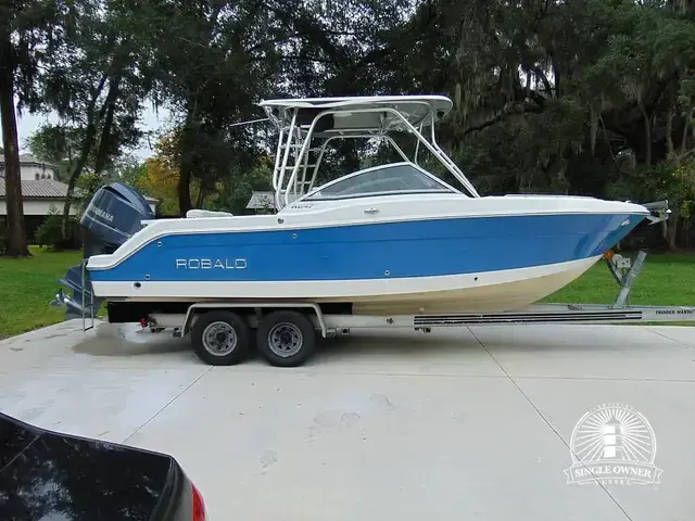 Robalo R247 DC